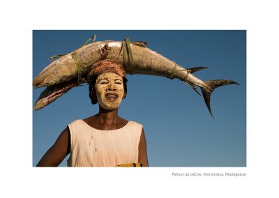 Portrait femme retour de pêche Madagascar - Olivier Cirendini